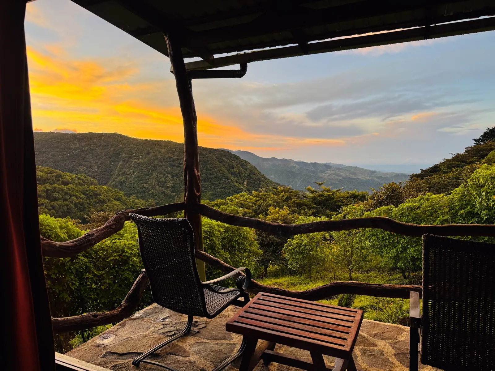 Rainbow Valley Lodge cabin in the hills