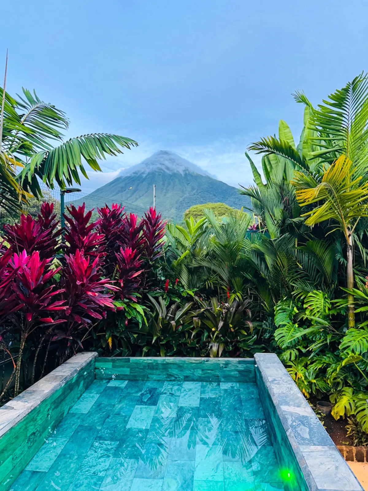 Fortuna Retreat pool and Arenal view